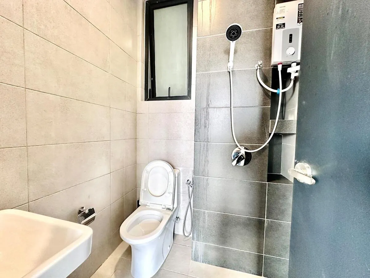 Urban Rooftop Veiw Penang 3Br 10 Pax Jelutong