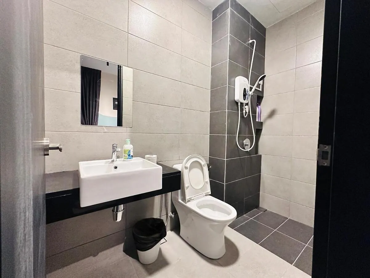 Urban Rooftop Veiw Penang 3Br 10 Pax Jelutong 0*,  Malásia