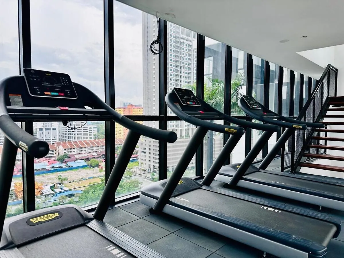Urban Rooftop Veiw Penang 3Br 10 Pax Jelutong 0*,  Малайзия