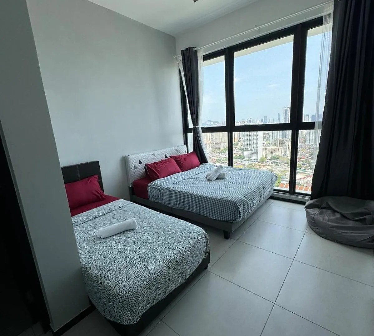 Urban Rooftop Veiw Penang 3Br 10 Pax Jelutong Малайзия